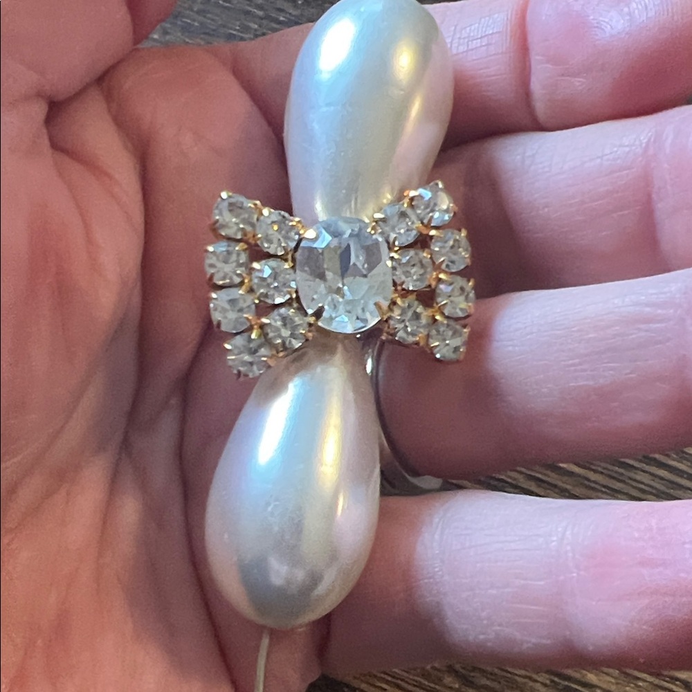 Vintage 80s Oscar de La Renta Hat pin